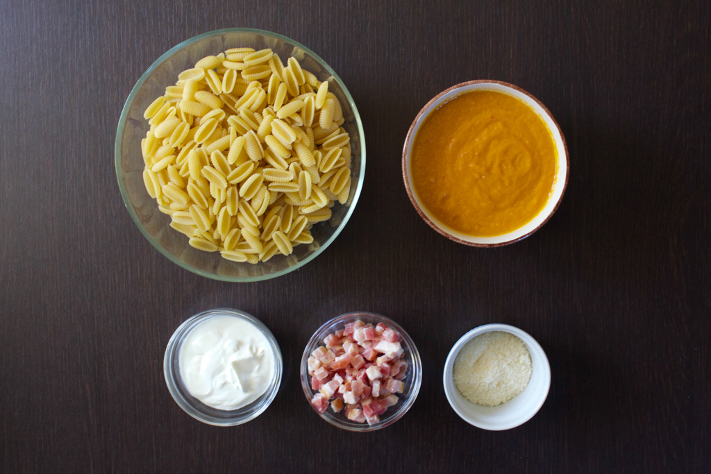ingredienti pasta con crema di peperoni