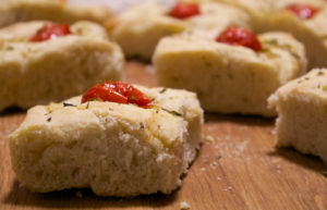 pane olio pomodorini origano ricetta