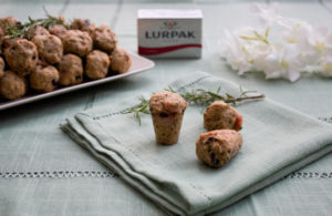 mini babà rustici con prosciutto cotto, olive e rosmarino