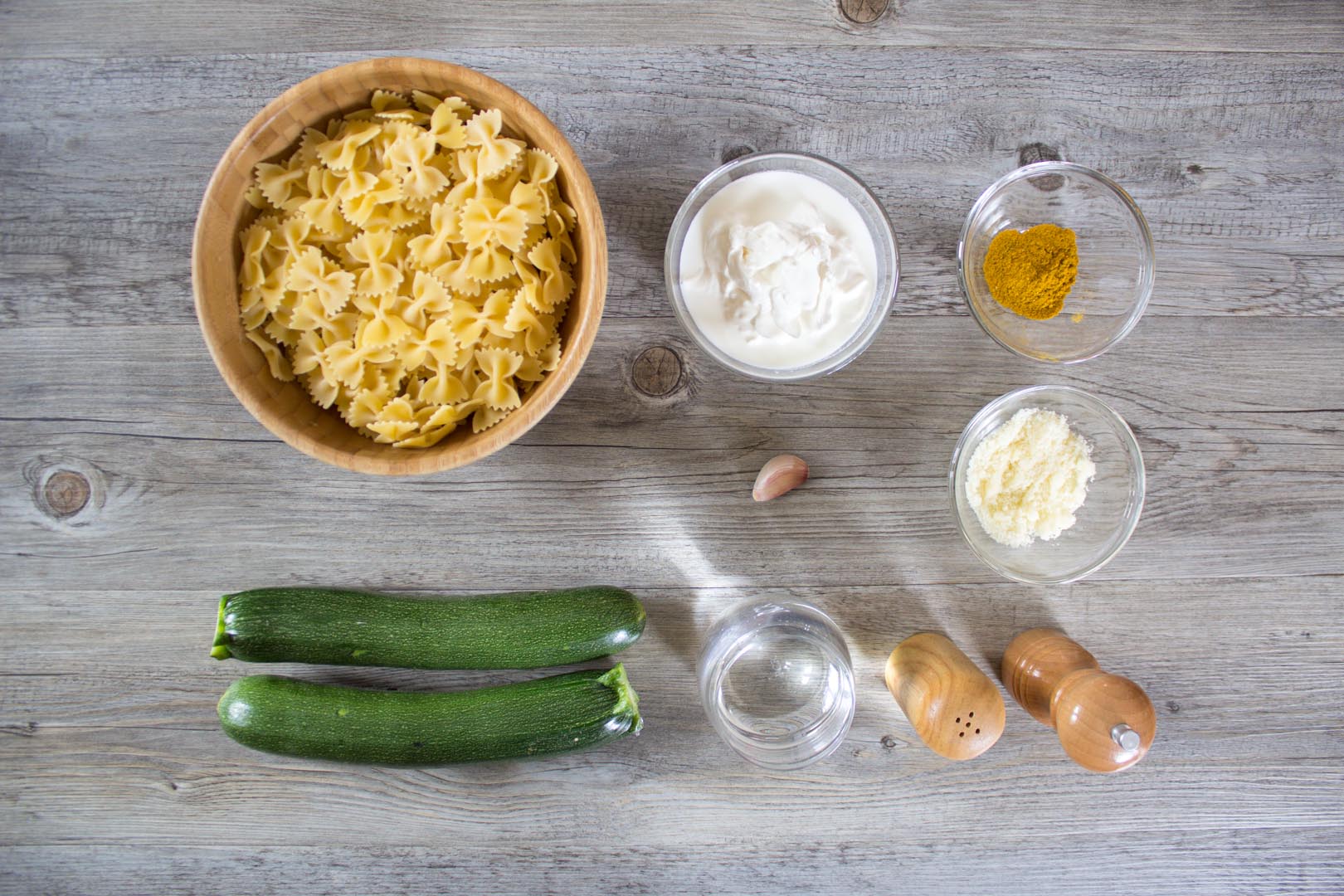 ingredienti pasta zucchine curry