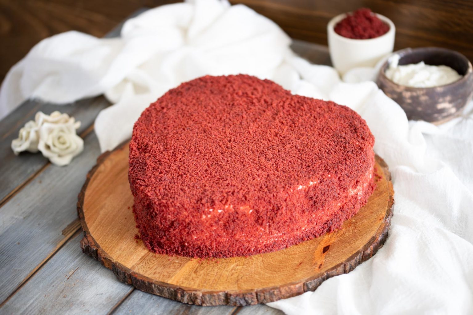 Torta Red Velvet a forma di cuore per San Valentino | Vasa Vasa Kitchen