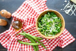 ricetta insalata songino fave pecorino