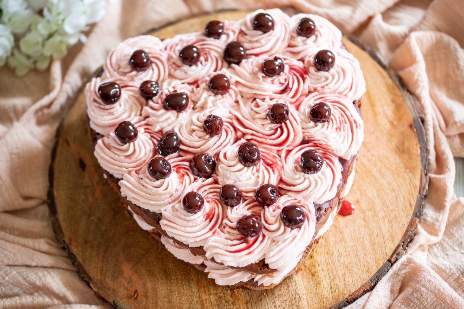 Torta cioccolato e amarene - Ricetta di San Valentino | Vasa Vasa Kitchen